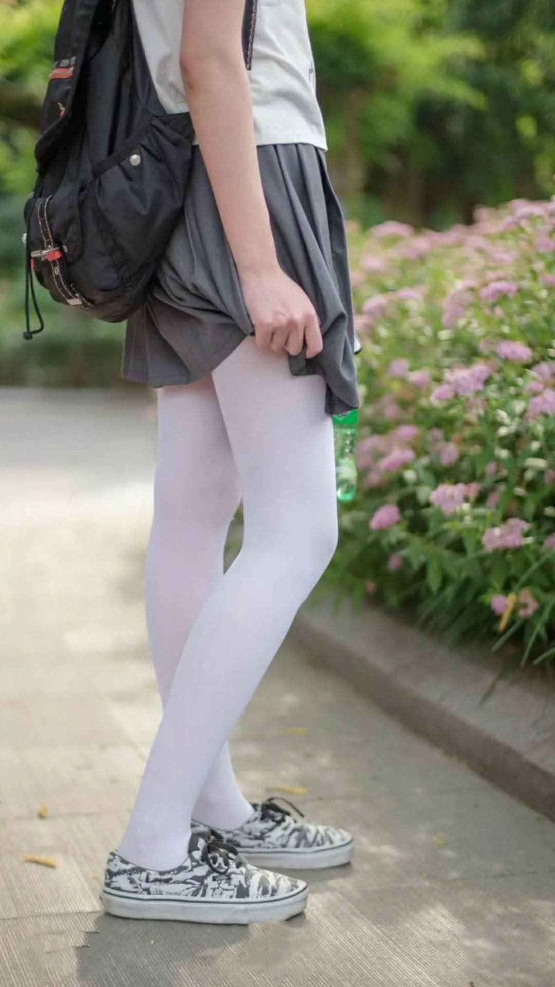 中国女篮在亚洲杯决赛中击败日本，荣获冠军